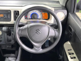 インテリアに合わせたデザインのステアリングは、運転される方のことも考え、運転しやすい形状、大きさです。是非一度、実際に触ってお確かめください。