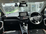 【運転席・インパネまわり】ハンドル・シート・フロアーなど隅々までプロによるクリーニング済み☆彡キレイな車内でドライブが一層快適にお楽しみいただけます!!