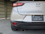 後ろにある障害物をセンサーが検知して、音でお知らせするパーキングセンサーが付いています。バックのときに近くに物や壁があると、ピッピッという音で距離を教えてくれるので、安心して駐車できます。