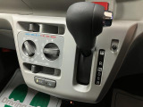 インパネにシフトレバーがあることで、車内空間の広さを確保♪シフト位置がハンドルに近いので操作性にも優れております!