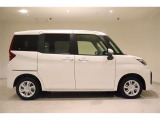 運転席側の真横からのサイドフォルム、シンプルで飽きのこないスタイリッシュなスタイルですね!乗降しやすそうなのがわかります。