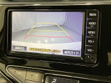 車庫入れなど後進運転時に死角をモニターで確認ができて安全です♪ ステアリング操作の参考になるガイド線も表示しますので車庫入れがニガテな方も安心ですネ!
