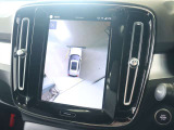 更に360&deg;ビュー表示も可能です 車を上から見下ろしたように車外を確認できるため、一切の死角がない状態で駐車が可能です