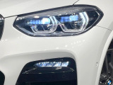 ●LEDヘッドライト:夜間走行時も良好な視界を確保し安心して運転できる高輝度LEDヘッドライトを装備!点灯速度が早く、消費電力も抑えられています。