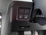 【シートヒーター】運転席と助手席をそれぞれ独立して操作できるため、座る人と室内温度にあわせた快適なシート温度が得られます♪
