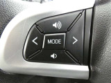 オーディオステアリングスイッチです。オーディオ関係の各種操作が前方から目線をずらさないで操作できるので安全です。