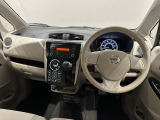 気持ちよく視界が広がる、開放的な運転席です