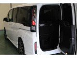 わくわくテールゲートで乗り降りや荷物の積載もしやすいです。