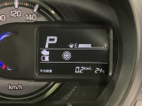 外気温計と平均燃費の表示。
