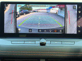 ディスプレイからのカメラ視点を変更することで、状況に合わせて運転席からの死角もカバーできます♪