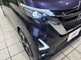 【LEDヘッドライト】悪天候や夜間走行時も良好な視界を確保し安心して運転できる高輝度LEDヘッドライトを装備!点灯速度が早く、消費電力も抑えられています。