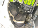 コンパクトカーですが、セカンドシートは十分な広さがあり快適にお乗りいただけます♪シートを倒して大きな荷物を積んだりと、用途の幅が広い1台です。