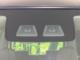 【スマートアシスト】走行中に前方の車両等を認識し、衝突しそうな時は警報とブレーキで衝突回避と被害軽減をアシスト。より安全にドライブをお楽しみいただけます。