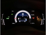 とっても見やすいメーターです。夜間時はラグジュアリーな気分にさせてくれる照明が魅力ですので、夜のドライブも楽しみになりますよ♪