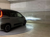 LEDヘッドランプです。十分な明るさを保ちつつも消費電力が少なく、バルブ寿命も長いのが特徴です。瞬時にMAXの光量を発揮するのもLEDならではです。