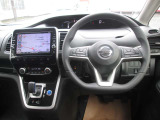 広々とした運転席周りです。