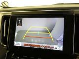 車庫入れや駐車で威力を発揮するのがバックモニター!ナビディスプレイに後ろの様子が映し出されるから安心です。