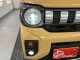 暗闇でも前方をくっきりと照らしてくれるライトです。夜の運転でも安心ですね。