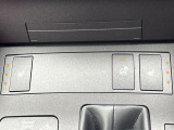 【シートヒーター&ベンチレーション】夏場は涼しい風でお尻や背中の熱やムレを防ぎ、冬はエアコンよりも早く温まってポカポカに!季節を問わず快適に過ごせます。