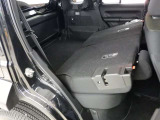 当店では専任のメカニックが大切なお客様のお車を一台一台丁寧に整備いたします。自社認証工場にてリフトアップし下回りまでキッチリ検査いたします。