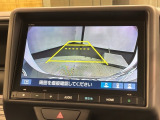 リバースギアに入れるだけで後方の表示へ切り替わります。夜間や雨の日の駐車も楽になりますよ。