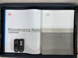 スマートキーは鍵をバッグに入れたままでもドアロックの開閉やエンジンのON・OFFができます。夜間や雨の日も鍵を探さなくて良いので便利です。