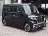 狭い駐車場でもドアを大きく開けずに乗り降りしやすい両側電動スライドドア。お子様の送迎や買い物時に便利です。