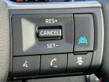 プロパイロットは、運転者が設定した車速を上限に先行車と車速に応じた車間距離を保ちながら、車線中央付近を走行するための運転操作を支援します。