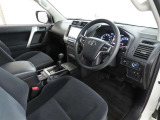 シンプルで使いやすいデザインの運転席です。