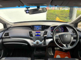 運転廻りの画像です!操作スイッチ類もキレイな状態です。専門スタッフが内外装を清掃・きめ細かい箇所までクリーニングしています。
