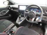 ぜひ展示車の運転席に座ってみてください。