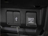 ◆USB接続端子◆スマホやiPodなどを接続して、いつもの音楽を車内でもお楽しみいただけます♪