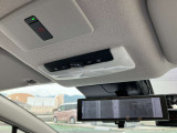 SOSコールつきなのでもしもの時にオペレーターと直接会話ができ安心です。(ご利用にはNissanConnectへの登録が必要です) スマートルームミラーなので後席に人や大きな荷物があっても後方確認がしやすいです。