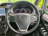 【純正革巻きステアリング】上質な革を使用することで、手にしっかり馴染みとても運転しやすいハンドルです♪