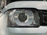 LEDヘッドライトは、点灯の瞬間から最大光量を発揮し、突然暗くなるトンネルなどでの安定感を高めます。
