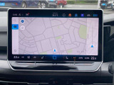 12.9インチディスプレイによるスマートフォン用アプリ[Apple CarPlay][Android Auto]対応の純正インフォテイメントシステム「Discover」を装備、ナビ、ラジオのほか、US