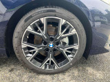 【BMWアロイホイル】軽量かつ強度に拘ったアロイホイル。走行性能ポテンシャルを引き出す設計。車の足元を引き締めてくれる大きなポイントはアロイホイルです。