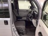 フィット感のあるシート。しっかりと支えてくれるので、長時間の運転を快適にサポートしてくれます。