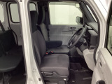 フィット感のあるシート。しっかりと支えてくれるので、長時間の運転を快適にサポートしてくれます。