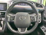【純正革巻きステアリング】上質な革を使用することで、手にしっかり馴染みとても運転しやすいハンドルです♪