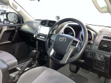 運転席周りのレイアウトをご覧ください。ナビゲーションが綺麗に装着されすっきり収まってますね!
