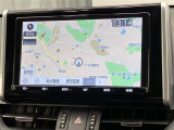 純正ナビを装備。タッチパネル式で使いやすく、お出かけもラクラクです。
