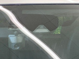 【エマージェンシーブレーキ】走行中に前方の車両等を認識し、衝突しそうな時は警報とブレーキで衝突回避と被害軽減をアシスト。より安全にドライブをお楽しみいただけます。