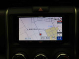 社外品のSDメモリーナビを装備しています。行き先を入力したら目的地まで音声案内してくれます。