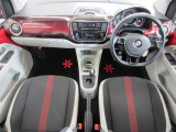 シンプルなデザインと一目でわかるスイッチの配置はPeoples Car=みんなの車という考えの現れです。各スイッチにはバックライトもついており、夜間でも安全に操作して頂けます。