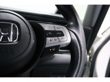 Hondaセンシングの機能のひとつ、アダプティブクルーズコントロール付!アクセルから足を離しても設定したスピードと前車との車間を保ち走行してくれます!車線維持もアシスト☆高速道路で疲労軽減ですね☆