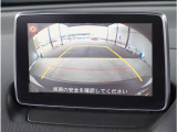 【バックカメラ】駐車が苦手な方でも安心してお乗りいただけます。リバース連動で画面が切り替わるのでとっても便利です。今や後方確認の必須アイテムですよね。