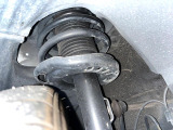 お車を安心してお乗りいただく為には、足回りの定期点検が欠かせません。サービスサポート(有償保証)では無料点検もご提供しており、安心のカーライフをお過ごしいただけるサポート体制が整っています。