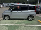 買い物で両手が埋まってても電動スライドドアなのでボタン一つで開きます!