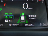 CMBS(追突軽減ブレーキ)・ミリ波レーダーと単眼カメラで前走車や歩行者」を検知。衝突する恐れがある場合音とディスプレーで警告をしさらに接近すると軽いブレーキ、強いブレーキと段階的に衝突回避を支援